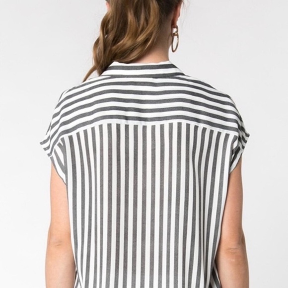 EVERLY Boxy Blue White Striped Shorts Sleeve Button Up Blouse Women’s Small - Picture 2 of 8